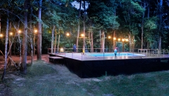 Danpaati River Lodge zwembad by night